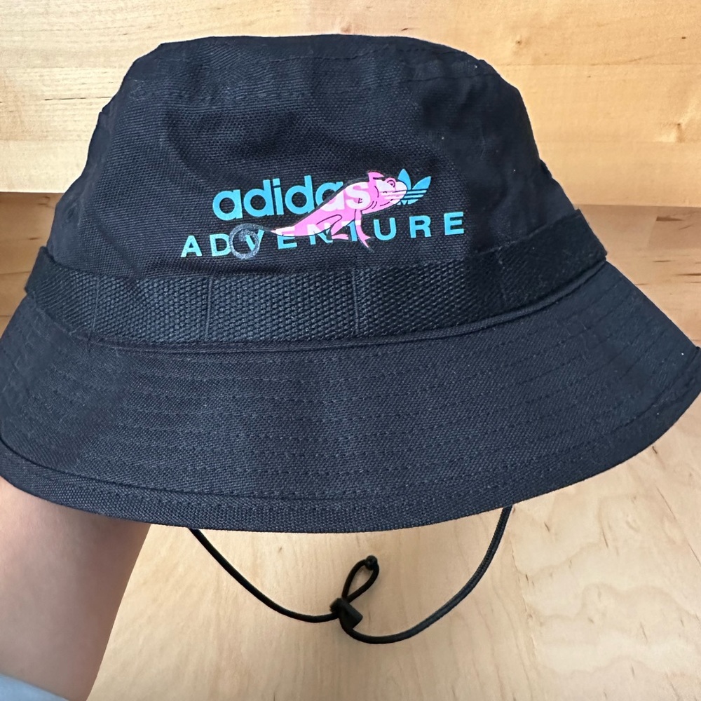 Adidas bucket hat
